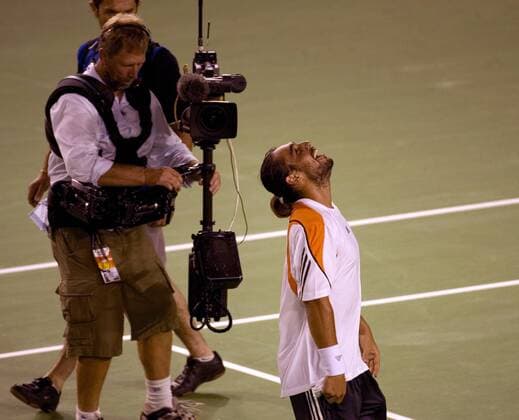 Ein überglücklicher Marcos Baghdatis (Zypern) gewinnt sein Halbfinale bei den Australian Open 2006 Tennis Herren Australian Open 2006, Grand Slam, ATP Tour Gruppe Melbourne Glück, Freude,