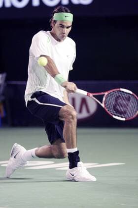 Roger Federer (Schweiz) - Rückhand Tennis Herren Australian Open 2006, Grand Slam, ATP Tour, Einzelbild Halbfinale Melbourne Dynamik,