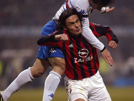 Filippo Inzaghi (Milan, re.) gegen Sergio Volpi (Genua) -  Fußball Herren Serie A 2005 2006, 1. Italienische Liga, AC Mailand - Sampdoria Genua 1:1 Gruppe Mailand Dynamik,