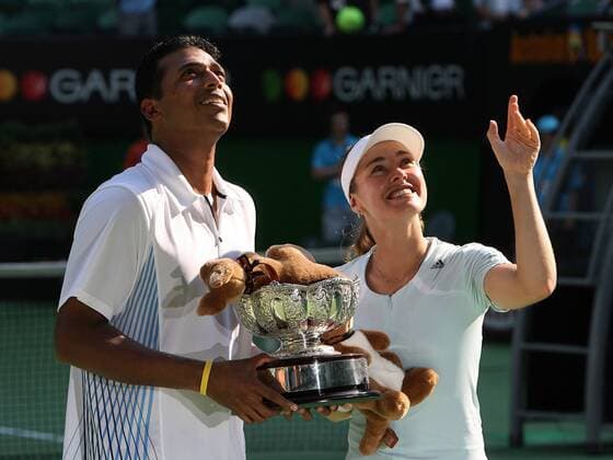 Martina Hingis (Schweiz) und Mahesh Bhupathi (Indien) - Sieger im Mixed der Australian Open 2006 Tennis Australian Open 2006, Grand Slam, Gruppe o0 Endspiel Finale Melbourne Freude,