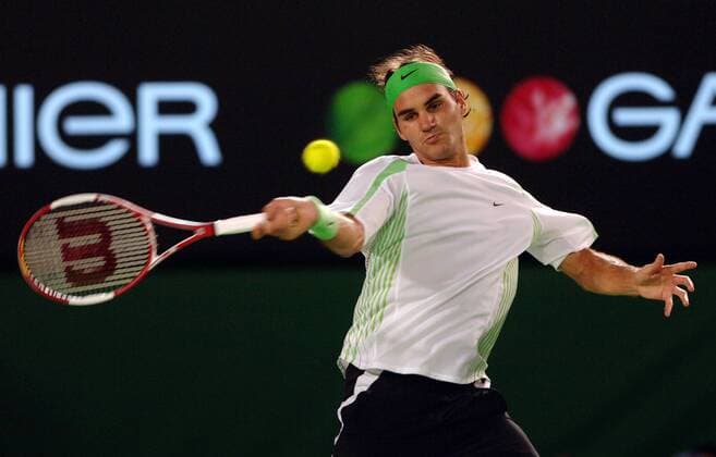 Roger Federer (Schweiz) - Vorhand Tennis Herren Australian Open 2006, Grand Slam, ATP Tour, Hartplatz, Hardcourt, Hartplatztennis, Hartplatzturnier Einzelbild o0 Finale Endspiel Melbourne Dynamik,