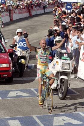 Marco Pantani (Italien Mercatone Uno) bejubelt seinen Etappensieg -  Radsport Herren Tour de France 1998, Straßenradsport, Straße, Rad, Vneg Gruppe 15. Etappe: Grenoble - Les Deux Alpes Freude, Begeisterung,