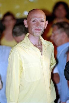 Hauptsache gelb: Marco Pantani (Italien Mercatone Uno) in einem luftigen Hemd -  Radsport Herren Straßenradsport 1998, Straße, Rad, Vneg Einzelbild Cesenatico