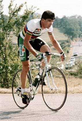 Gianni Bugno (Italien) im Regenbogentrikot des amtierenden Weltmeisters -  Radsport Herren Straßenradsport 1991, Straße, Rad, Vneg Einzelbild Aufnahmedatum geschätzt
