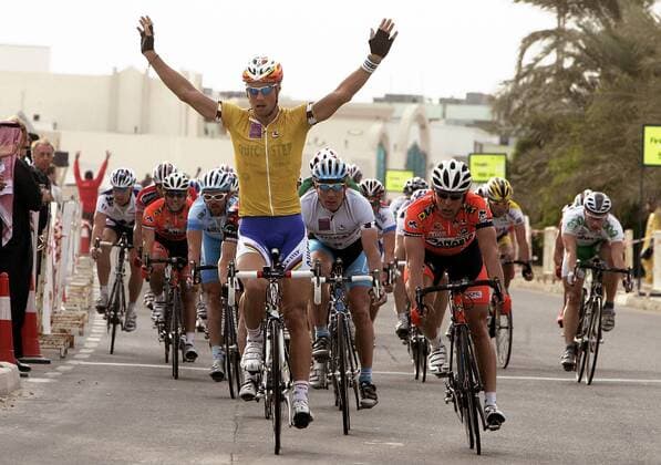Tom Boonen (Belgien Quick Step Intergetic) gewinnt die 2. Etappe der Tour of Qatar 2006, Paride Grillo (Italien Ceramica Panaria Navigare, re.) und Erik Zabel (Deutschland Team Milram) folgen auf den Plätzen -  Radsport Herren Tour of Qatar 2006, Straßenradsport, Straße, Rad, Vdig Gruppe 2. Etappe: Camelodrome - Al Khor Corniche Doha Freude,
