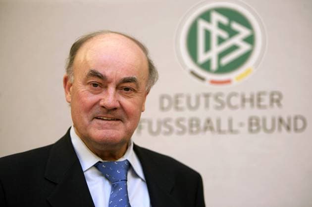 Volker Roth (Deutschland), Vorsitzender des DFB Schiedsrichterausschusses Fußball Herren Deutscher Fußballbund 2006, Pressekonferenz, PK, Pressetermin, Vdig Porträt Frankfurt M.