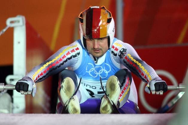 Georg Hackl (Deutschland) - Start Rennrodeln OS Winter Herren Olympische Spiele Turin 2006, Winterspiele, Rodeln, Rennschlitten, Rennschlittensport, Training Einzelbild Cesana Pariol