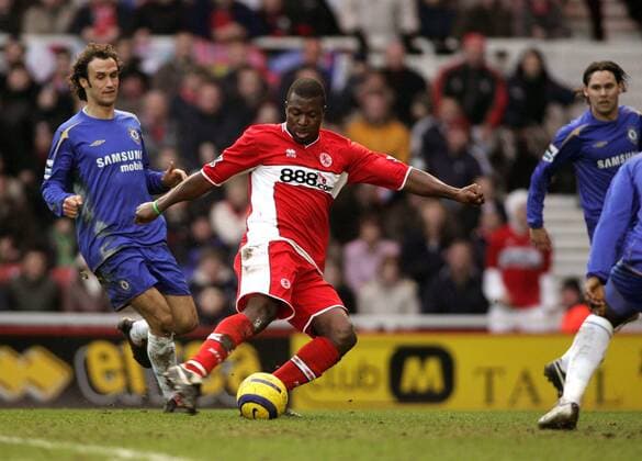 Yakubu Ayegbeni (Middlesbrough, re.) vor Ricardo Carvalho (Chelsea) -  Fußball Herren English Premier League 2005 2006, 1. Englische Liga, FC Middlesbrough - Chelsea FC London 3:0 Gruppe Middlesbrough Dynamik,