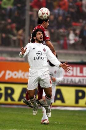 Gennaro Gattuso (Milan, vorn) gegen Giacomo Tedesco (Reggina) Fußball Herren Serie A 2005 2006, 1. Italienische Liga, Reggina Calcio - AC Mailand 1:4 Gruppe Reggina Dynamik, Kampf, Höhe,