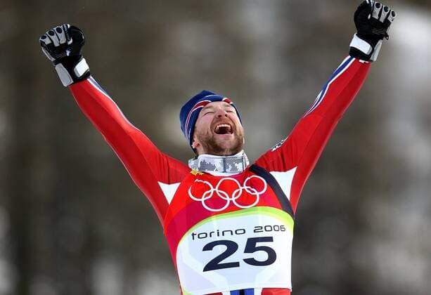 Super G Olympiasieger Kjetil Andre Aamodt (Norwegen) jubelt Alpiner Skilauf OS Winter Herren Olympische Spiele Turin 2006, Winterspiele, Ski Alpin, Skisport, Super G Einzelbild Sestriere Borgata Freude, Begeisterung,