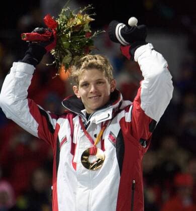 Thomas Morgenstern (Österreich) bejubelt seinen Olympiasieg -  (oly2006021831) Skispringen OS Winter Herren Olympische Spiele Turin 2006, Winterspiele, Skisprung, Ski Nordisch, Nordischer Skisport, Einzelbild Pragelato Freude,