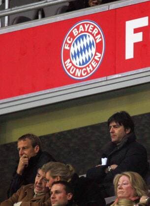 Bundestrainer Jürgen Klinsmann (li.) und Co Trainer Joachim Löw (beide Deutschland) zu Gast beim FC Bayern Fußball EC 1 Herren Champions League 2005 2006, Achtelfinale, FC Bayern München Gruppe München