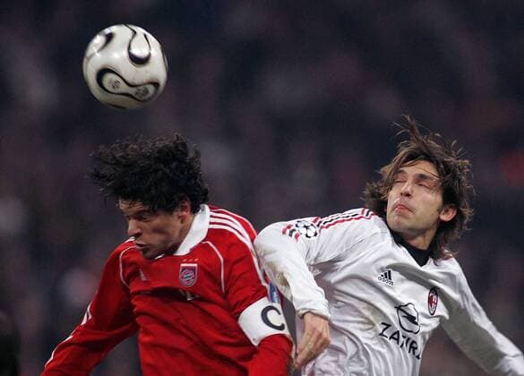 Michael Ballack (Bayern, li.) gegen Andrea Pirlo (Milan) Fußball EC 1 Herren Champions League 2005 2006, FC Bayern München - AC Mailand 1:1 Gruppe München Dynamik, Kampf