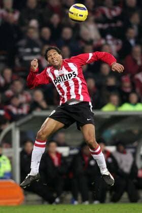 Michael Lamey (Eindhoven) - Kopfball Fußball EC 1 Herren Champions League 2005 2006, Achtelfinale, PSV Eindhoven Einzelbild pan12800 Eindhoven Dynamik, Höhe,  