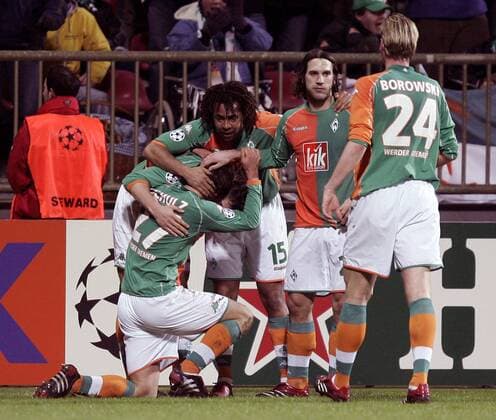 Torjubel Bremen, v. li.: Christian Schulz, Patrick Owomoyela, Torsten Frings und Tim Borowski Fußball EC 1 Herren Champions League 2005 2006, Achtelfinale, SV Werder Bremen Gruppe Bremen Freude,