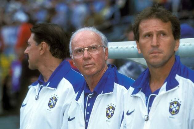 Co Trainer Zico (re.) und Nationaltrainer Mario Zagallo (beide Brasilien, re.) Fußball Länderspiel Herren Weltmeisterschaft 1998, Nationalmannschaft, Nationalteam, Gruppe A, Eröffnungsspiel Gruppe Paris, St. Denis, Saint Nachdenklichkeit,