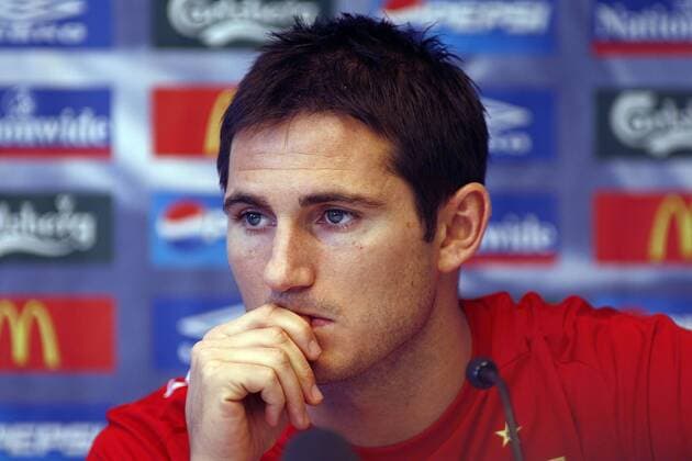 Frank Lampard (England) nachdenklich während einer Pressekonferenz - EDITORIAL USE ONLY. No use with unauthorised audio, video, data, fixture lists, club league logos or live services. Online in-match use limited to 120 images, no video emulation. No use in betting, games or single club league player publications. Fußball Herren Nationalmannschaft 2006, Nationalteam, Pressekonferenz, PK, Pressetermin Einzelbild Manchester Nachdenklichkeit,