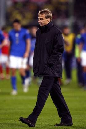 Bundestrainer Jürgen Klinsmann (Deutschland) enttäuscht Fußball Länderspiel Herren Länderspiel 2006, Test, Testspiel, Freundschaftsspiel, Nationalmannschaft, Nationalteam Einzelbild Florenz Enttäuschung, Nachdenklichkeit,