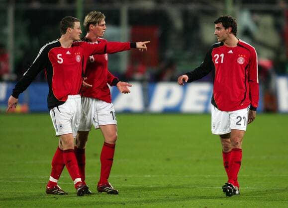 Robert Huth (li.) zeigt Tim Borowski (Mitte) und Christoph Metzelder (alle Deutschland) wo es langgeht Fußball Länderspiel Herren Freundschaftsspiel 2006, Test, Testspiel, Nationalmannschaft, Nationalteam, Nationaltrikot Gruppe Florenz