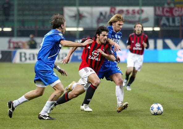 Gennaro Gattuso (Milan, Mitte) gegen Paolo Zanetti (Empoli, re.) Fußball Herren Serie A 2005 2006, 1. Italienische Liga, AC Mailand - Empoli FC 3:0 Gruppe Mailand Dynamik,