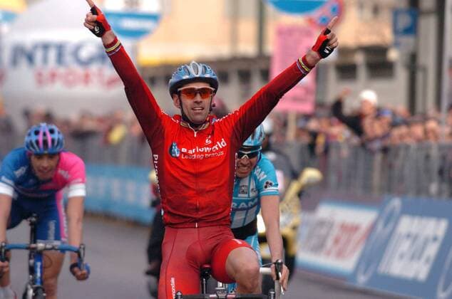 Sieger Igor Astarloa (Spanien Barloworld) jubelt -  Radsport Herren Mailand - Turin 2006, Straßenradsport, Straße, Rad Einzelbild Turin Freude,