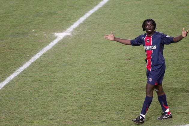 Modeste M Bami (Paris St. Germain) ratlos - Kein Spielobjekt weit und breit in Sicht Fußball Herren Ligue 1 2005 2006, 1. Französische Liga, Paris Saint Germain, PSG Totale pan12976 Paris  