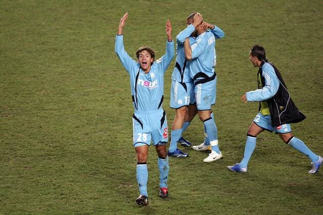 Schlussjubel bei Renato Civelli (Marseille, vorn) und seinen Mannschaftskollegen Fußball Herren Ligue 1 2005 2006, 1. Französische Liga, Olympique Marseille, OM, Gruppe pan12976 Paris Freude, Begeisterung,  