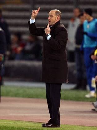 Trainer Thomas Schaaf (Bremen) mahnt Fußball EC 1 Herren Champions League 2005 2006, Achtelfinale, SV Werder Bremen Einzelbild Turin Skepsis