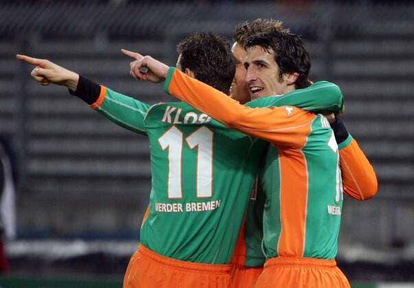 Torjubel Bremen - Dabei Johan Micoud (re.) und Miroslav Klose (li.) Fußball EC 1 Herren Champions League 2005 2006, Achtelfinale, SV Werder Bremen Gruppe Turin Freude,