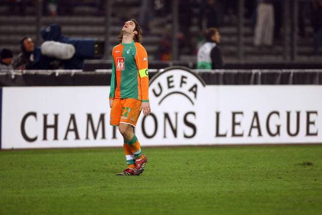 Torsten Frings (Bremen) enttäuscht vor einer UEFA Champions League Bande Fußball EC 1 Herren Champions League 2005 2006, SV Werder Bremen Einzelbild Turin Enttäuschung,