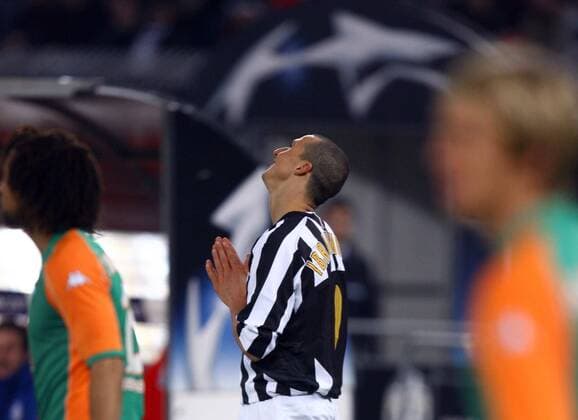 Zlatan Ibrahimovic (Juventus) kann es noch nicht glauben Fußball EC 1 Herren Champions League 2005 2006, Achtelfinale, Juventus Turin - SV Werder Bremen 2:1, Juve Einzelbild Turin Freude,