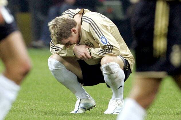 Bastian Schweinsteiger (Bayern) verzweifelt Fußball EC 1 Herren Champions League 2005 2006, Achtelfinale, FC Bayern München Einzelbild Achtelfinale, Rückspiel Mailand Enttäuschung, Verzweiflung,