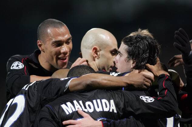 Torjubel Lyon v.li.: John Carew, Florent Malouda, Cris und Tiago Fußball EC 1 Herren Champions League 2005 2006, Achtelfinale, Rückspiel, Olympique Lyonnais Gruppe pan13031 Lyon Harmonie, Glück, Freude,  