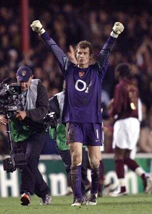 Torwart Jens Lehmann (Arsenal) wird bei seinem Schlußjubel von einem Kameramann mit Steadycam verfolgt -  Fußball EC 1 Herren Champions League 2005 2006, Arsenal FC London, Achtelfinale, Vdig Gruppe London Freude,