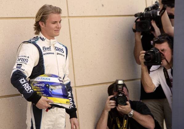 Nico Rosberg (Deutschland Williams Cosworth) im Fokus der Fotografen Motorsport Grand Prix Herren Großer Preis von Bahrain 2006, Formel 1 Weltmeisterschaft, F1, F, GP, WM, Gruppe Sakhir Manama