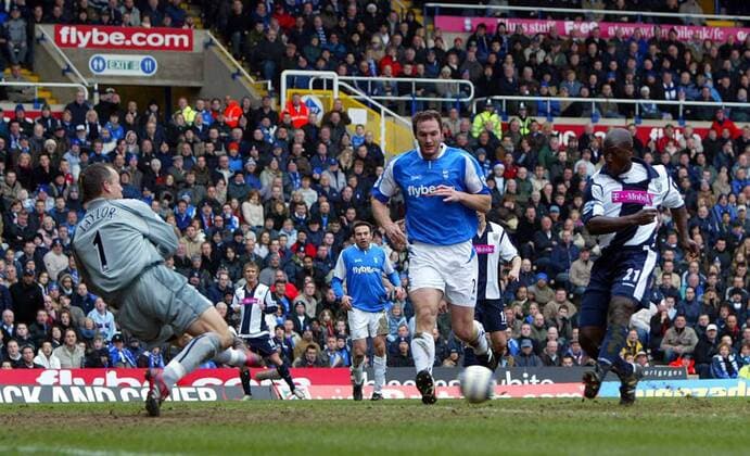 Kevin Campbell (West Brom, re.) gegen Torwart Maik Taylor und Martin Taylor (beide Birmingham) -  Fußball Herren English Premier League 2005 2006, 1. Englische Liga, Birmingham City - West Bromwich Albion 1:1, Totale Birmingham Dynamik,