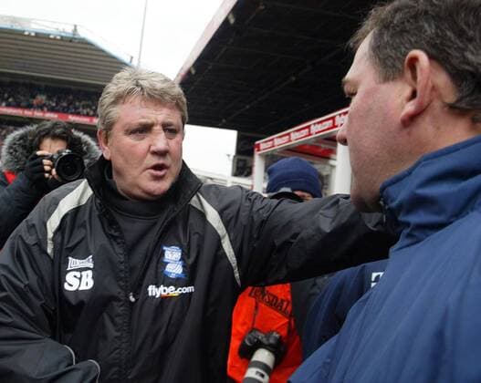 Trainerkollegen - Steve Bruce (Birmingham, li.) und Bryan Robson (West Brom) begrüßen sich vor dem Spiel -  Fußball Herren English Premier League 2005 2006, 1. Englische Liga, Birmingham City - West Bromwich Albion 1:1 Gruppe Birmingham