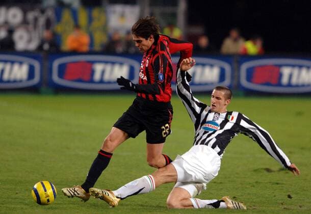 Giorgio Chiellini (Juventus, re.) gegen Kaka (Milan) Fußball Herren Serie A 2005 2006, 1. Italienische Liga, Juventus Turin - AC Mailand 0:0, Juve Gruppe Turin Dynamik, Kampf,
