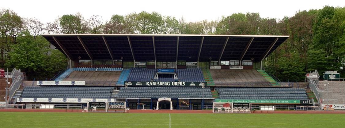 Fußball, Stadiongeschichte 1. FC Saarbrücken Haupttribüne im Saarbrücker Ludwigspark Fußball 2. BL Herren Saison 2004 2005, 1. FC Saarbrücken o0 Stadionstory Totale Ludwigspark Saarbrücken Leere,
