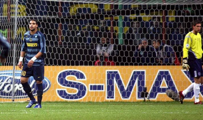Adriano (Inter, li.) enttäuscht nach einem verschossenen Elfmeter gegen Torwart Maarten Stekelenburg (Ajax) -  Fußball EC 1 Herren Champions League 2005 2006, FC Internazionale Mailand - Ajax Amsterdam 1:0 Gruppe Mailand Enttäuschung,
