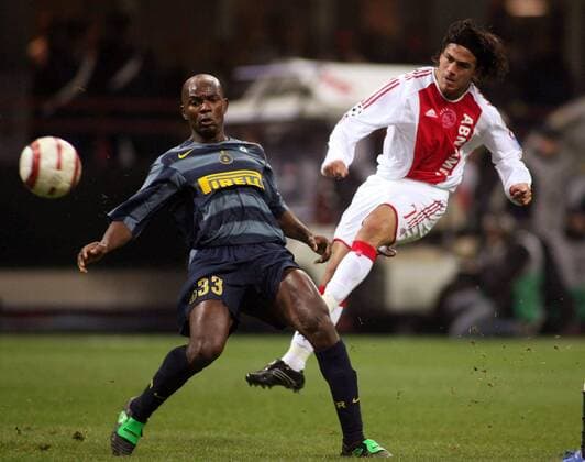 Mauro Damian Rosales (Ajax, re.) gegen Pierre Wome (Inter) -  Fußball EC 1 Herren Champions League 2005 2006, FC Internazionale Mailand - Ajax Amsterdam 1:0 Gruppe Mailand Dynamik,
