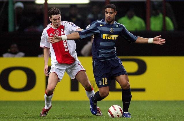 Adriano (Inter, re.) gegen Thomas Vermaelen (Ajax) -  Fußball EC 1 Herren Champions League 2005 2006, FC Internazionale Mailand - Ajax Amsterdam 1:0 Gruppe Mailand Dynamik,