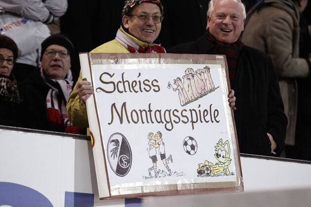 Freiburger Fans üben Kritik an der Übertragungszeit der Montagsspiele Fußball 2. BL Herren Saison 2005 2006, SC Freiburg Gruppe Freiburg