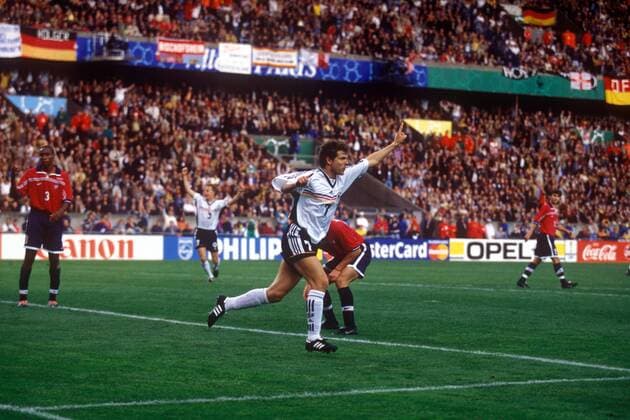 Torschütze Andreas Möller (Deutschland) dreht jubelnd ab Fußball Länderspiel Herren Weltmeisterschaft 1998, Nationalmannschaft, Nationalteam, Nationaltrikot, Gruppe F Totale Parc des Princes, Prinzenpark, Prinzenparkstadion Paris, Stadion Begeisterung, Freude,