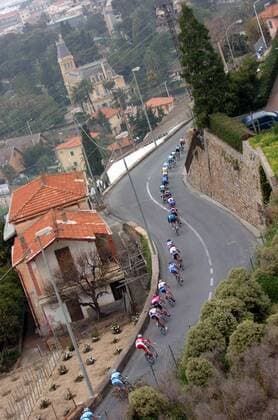 Das Teilnehmerfeld bei Mailand - San Remo auf der Abfahrt vom Poggio -  Radsport Herren 97. Mailand - San Remo 2006, ProTour, Straßenradsport, Straße, Rad Totale