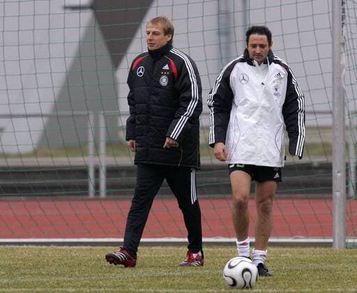 Oliver Neuville und Bundestrainer Jürgen Klinsmann (beide Deutschland) Fußball Herren Nationalmannschaft 2006, Nationalteam, Training, Vorbereitung Gruppe Düsseldorf