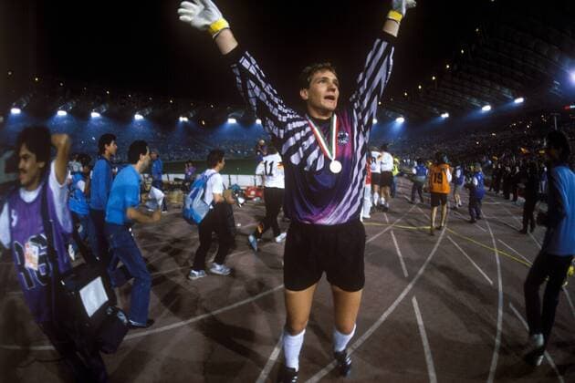 Torwart Bodo Illgner (BR Deutschland) - Weltmeister im Stadio Olimpico Fußball Länderspiel Herren Weltmeisterschaft 1990, Nationalmannschaft, Nationalteam, Nationaltrikot, Finale, Endspiel, Vdia Totale Rom Freude, Begeisterung,