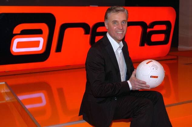 Pressesprecher Bernhard de Roos der Arena Sport Rechte und Marketing GmbH stellt die Eckpunkte der Bundesliga im Pay TV vor Fußball 1. BL Herren Medien 2006, Fernsehen, TV, Rechte, Fernsehrechte, Übertragungsrechte, Verwertungsrechte, PK Einzelbild Öffentlichkeitsarbeit, PR, public relations, München