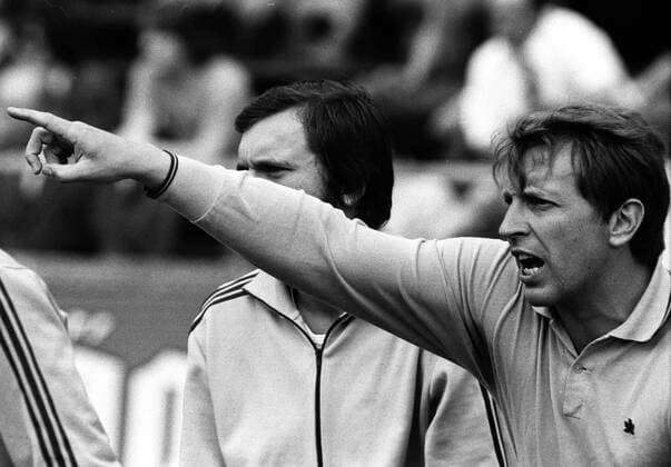 Trainer Rolf Herings (Köln) gibt lautstark Anweisungen Fußball 1. BL Herren Saison 1971 1972, 1. FC Köln, Vneg, Vsw Einzelbild Hannover