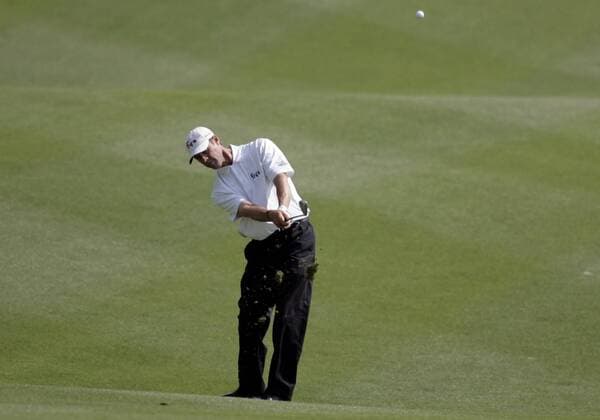 Jeff Brehaut (USA) schaut seinem Schlag vom Fairway hinterher - (Icon48827222) Golf Herren BellSouth Classic 2006, TPC at Sugarloaf, PGA Tour, Golfen, Bell South Totale Duluth EDITORIAL USE ONLY